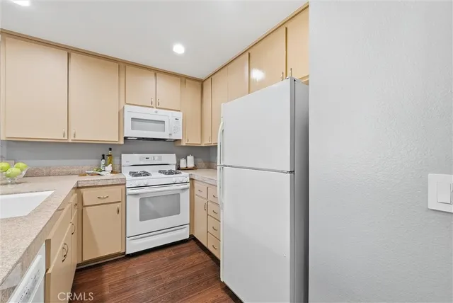$489,000 | 2516 West MacArthur Boulevard, Unit J, Santa Ana, CA 92704