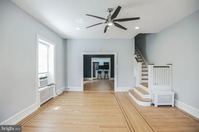 a view of livingroom with furniture