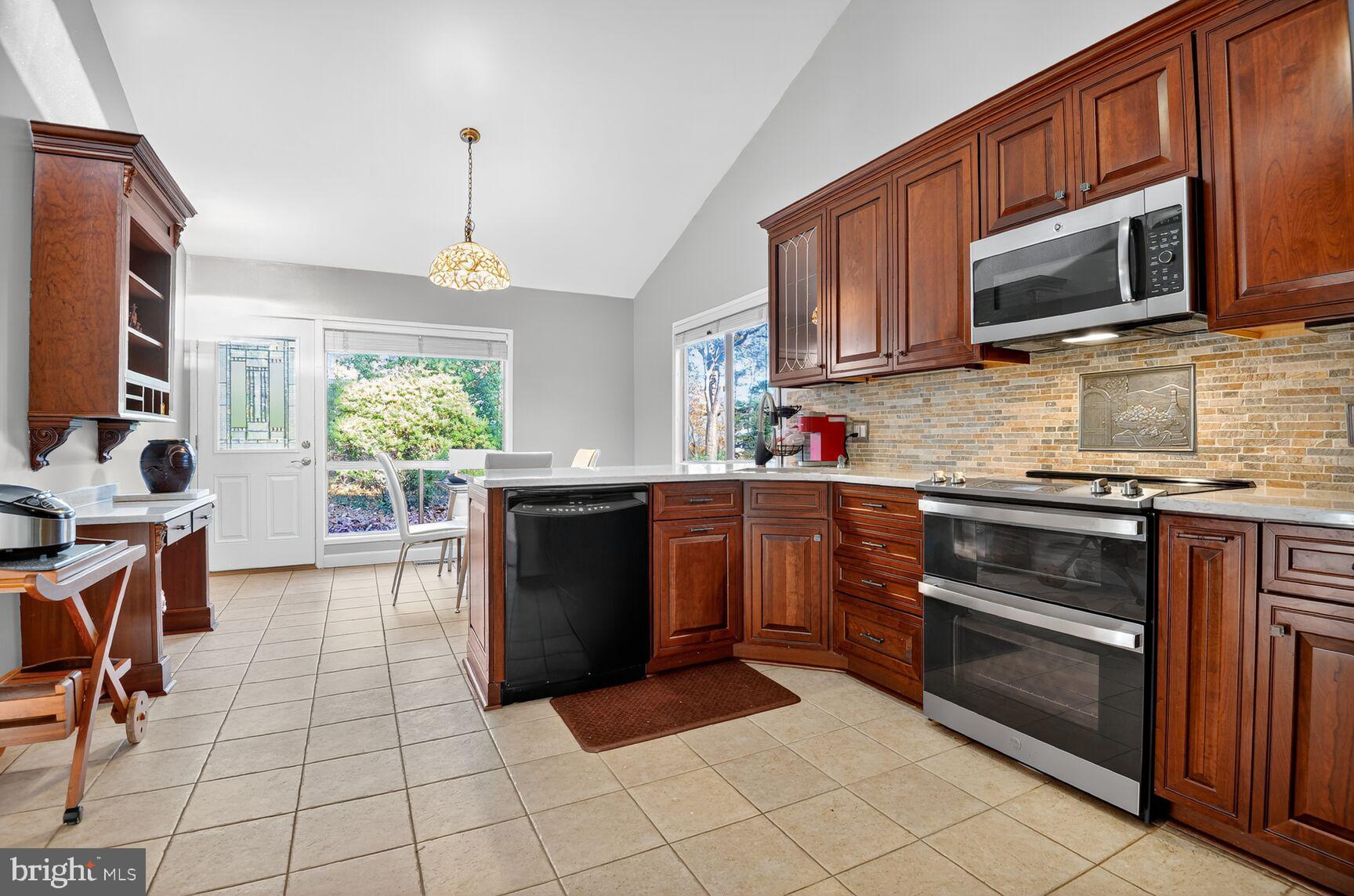 3204 Fox Mill Road Oakton, VA 22124 - Photo 10 of 25 Kitchen