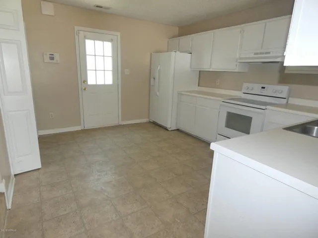 $1,110 | 895 West Pueblo Drive, Jacksonville, NC 28546