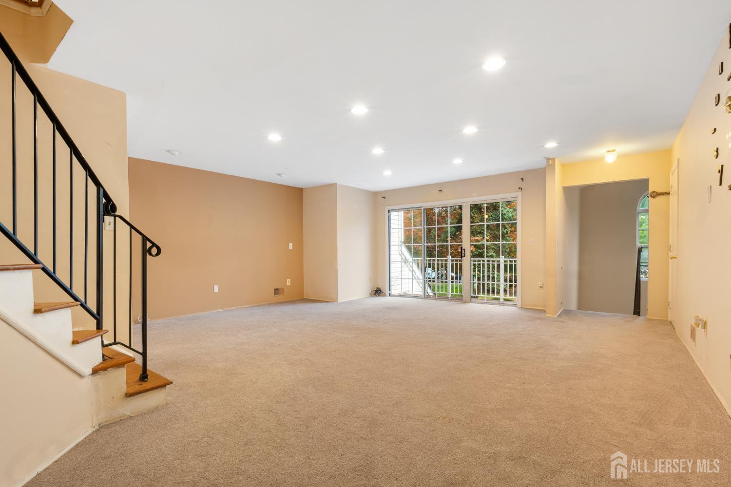 415 Plymouth Road North Brunswick, NJ 08902 - Photo 11 of 41