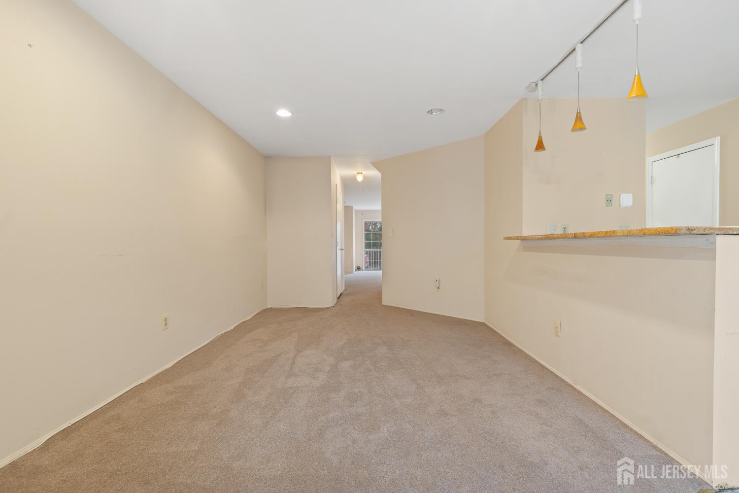 415 Plymouth Road North Brunswick, NJ 08902 - Photo 15 of 41