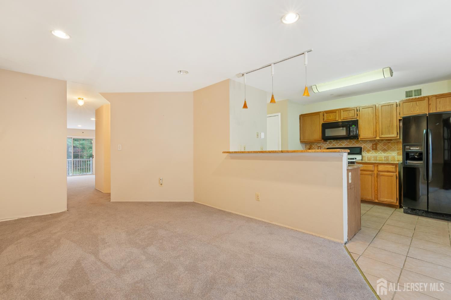 415 Plymouth Road North Brunswick, NJ 08902 - Photo 16 of 41