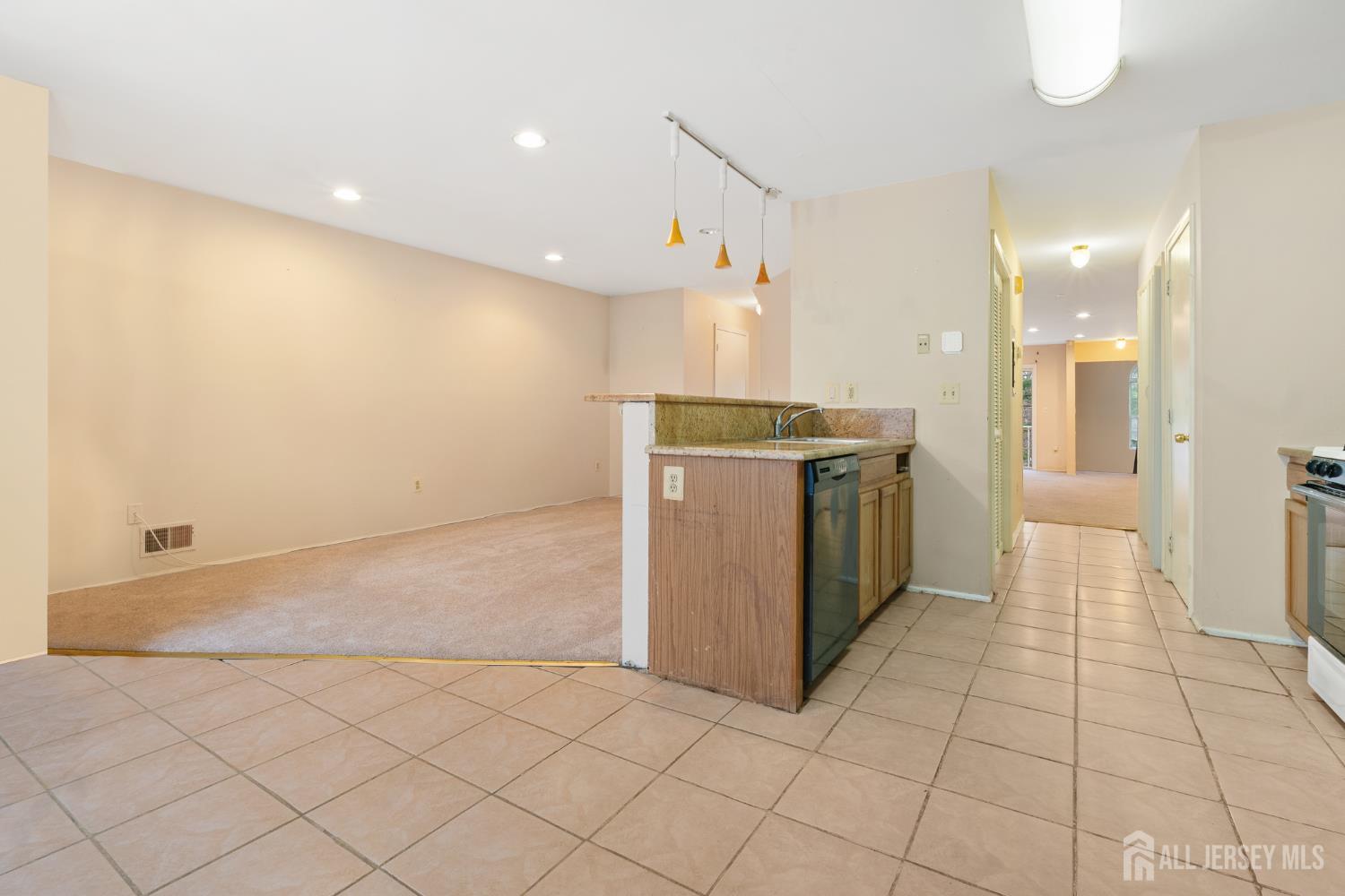 415 Plymouth Road North Brunswick, NJ 08902 - Photo 19 of 41