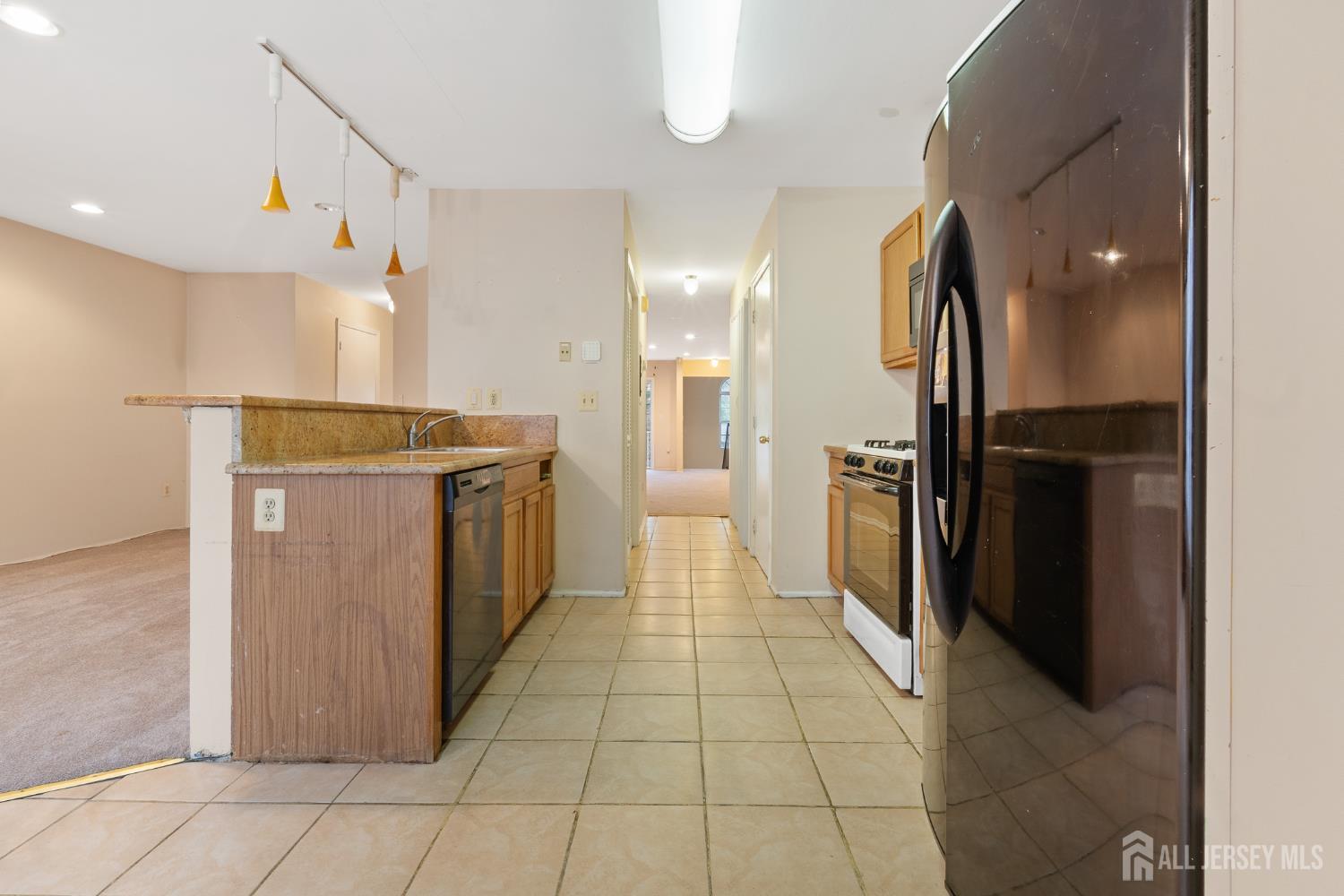 415 Plymouth Road North Brunswick, NJ 08902 - Photo 21 of 41