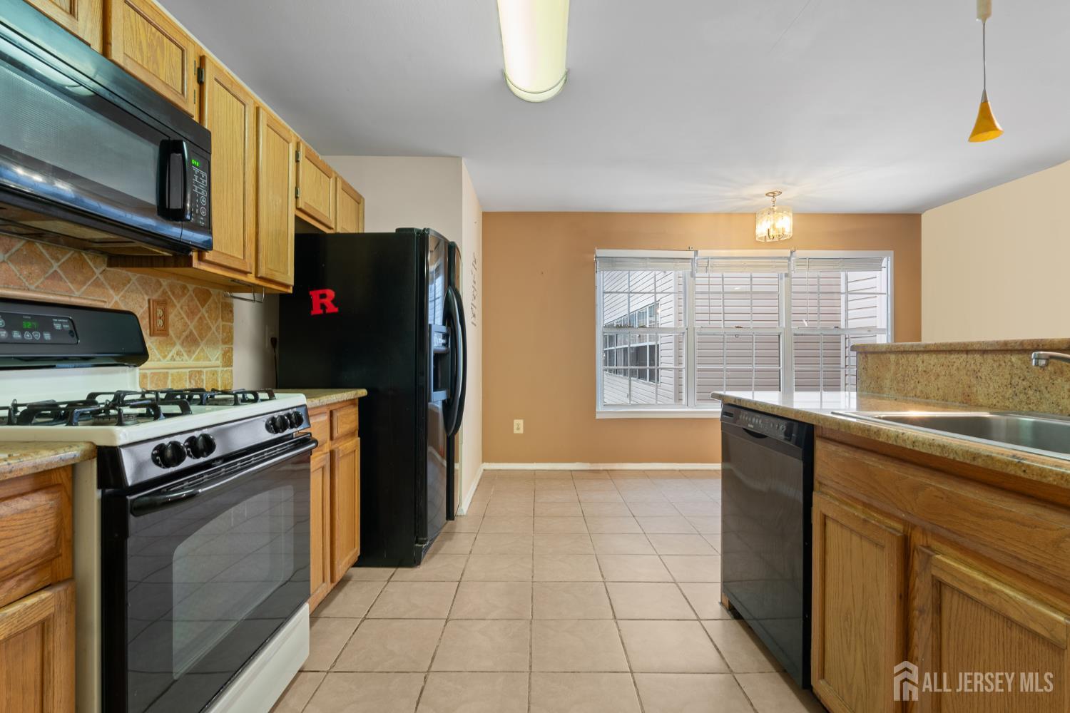 415 Plymouth Road North Brunswick, NJ 08902 - Photo 23 of 41