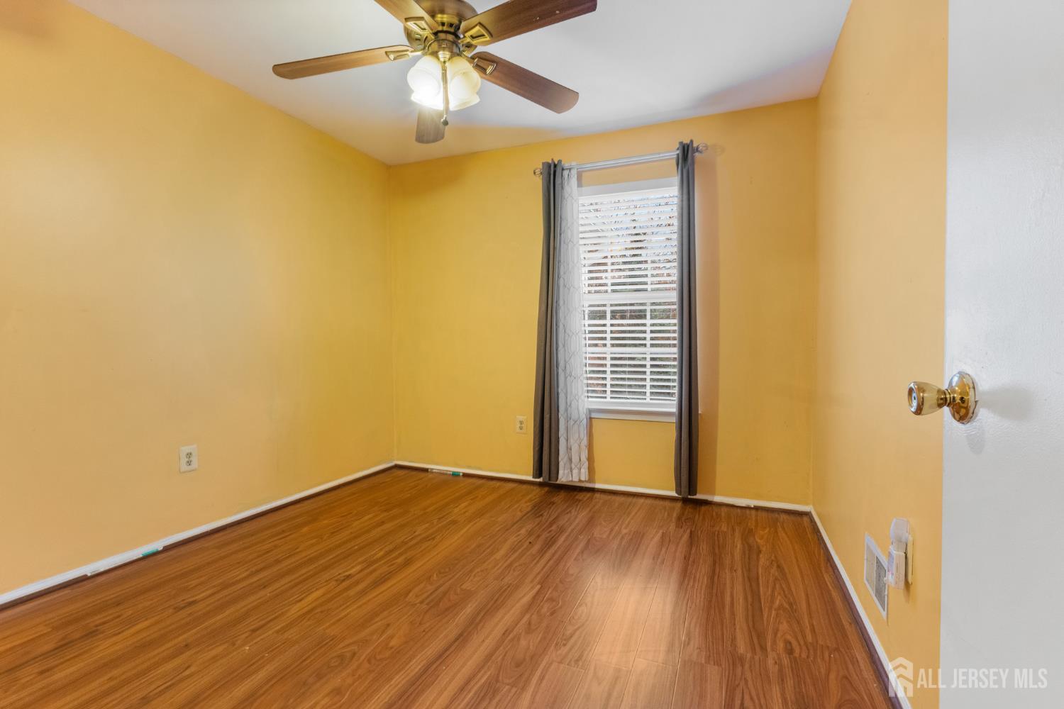 415 Plymouth Road North Brunswick, NJ 08902 - Photo 38 of 41