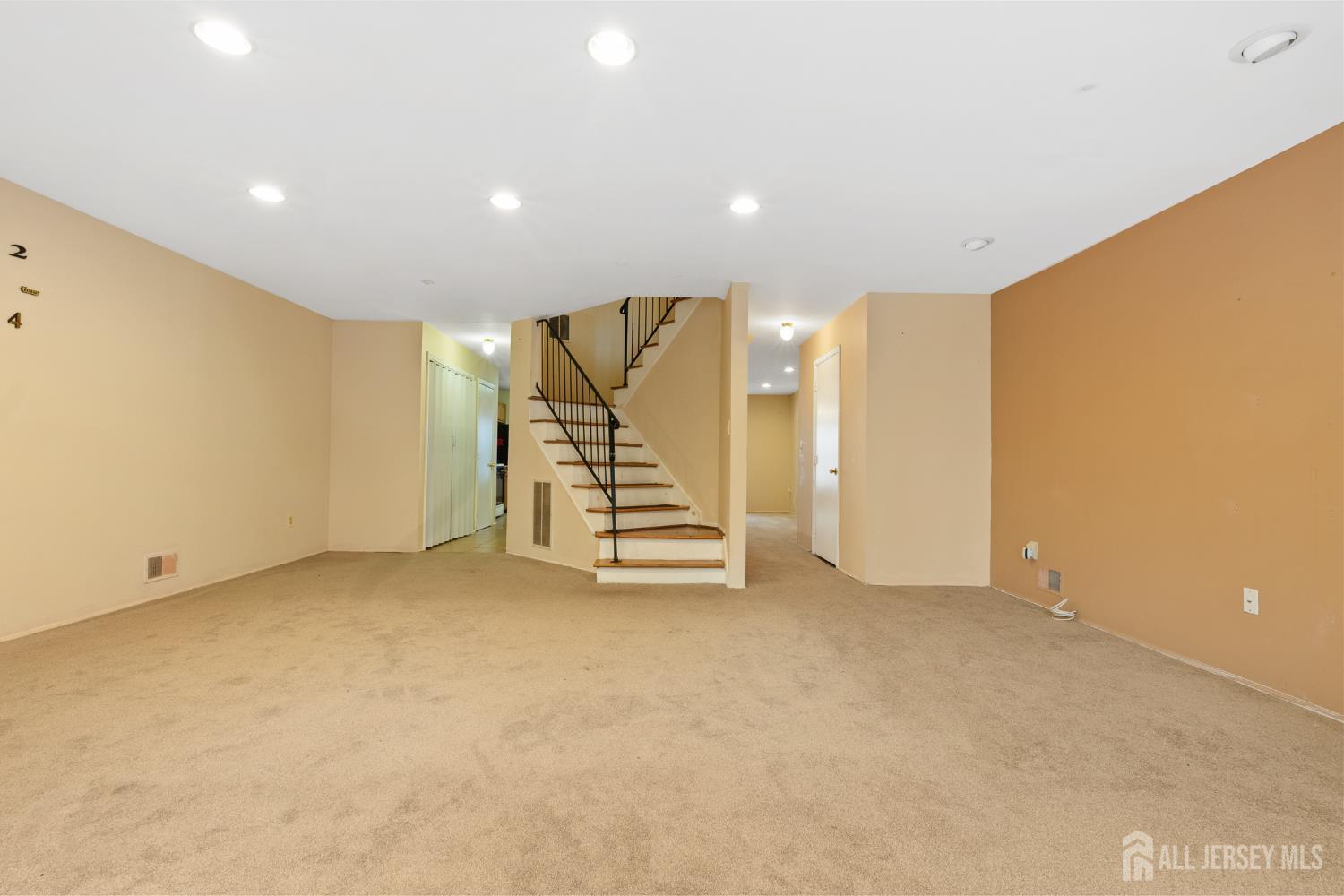 415 Plymouth Road North Brunswick, NJ 08902 - Photo 7 of 41