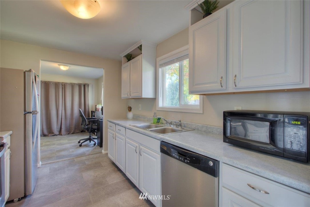 833 Index Court Northeast Renton, WA 98056 - Photo 8 of 18