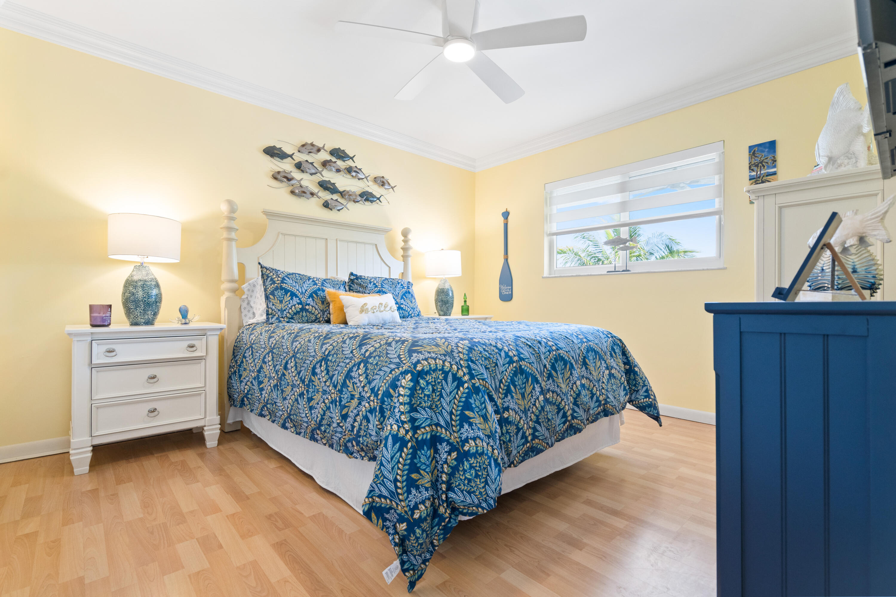 130 Lorelane Place Key Largo, FL 33037 - Photo 20 of 67 a bedroom with a bed and a dresser