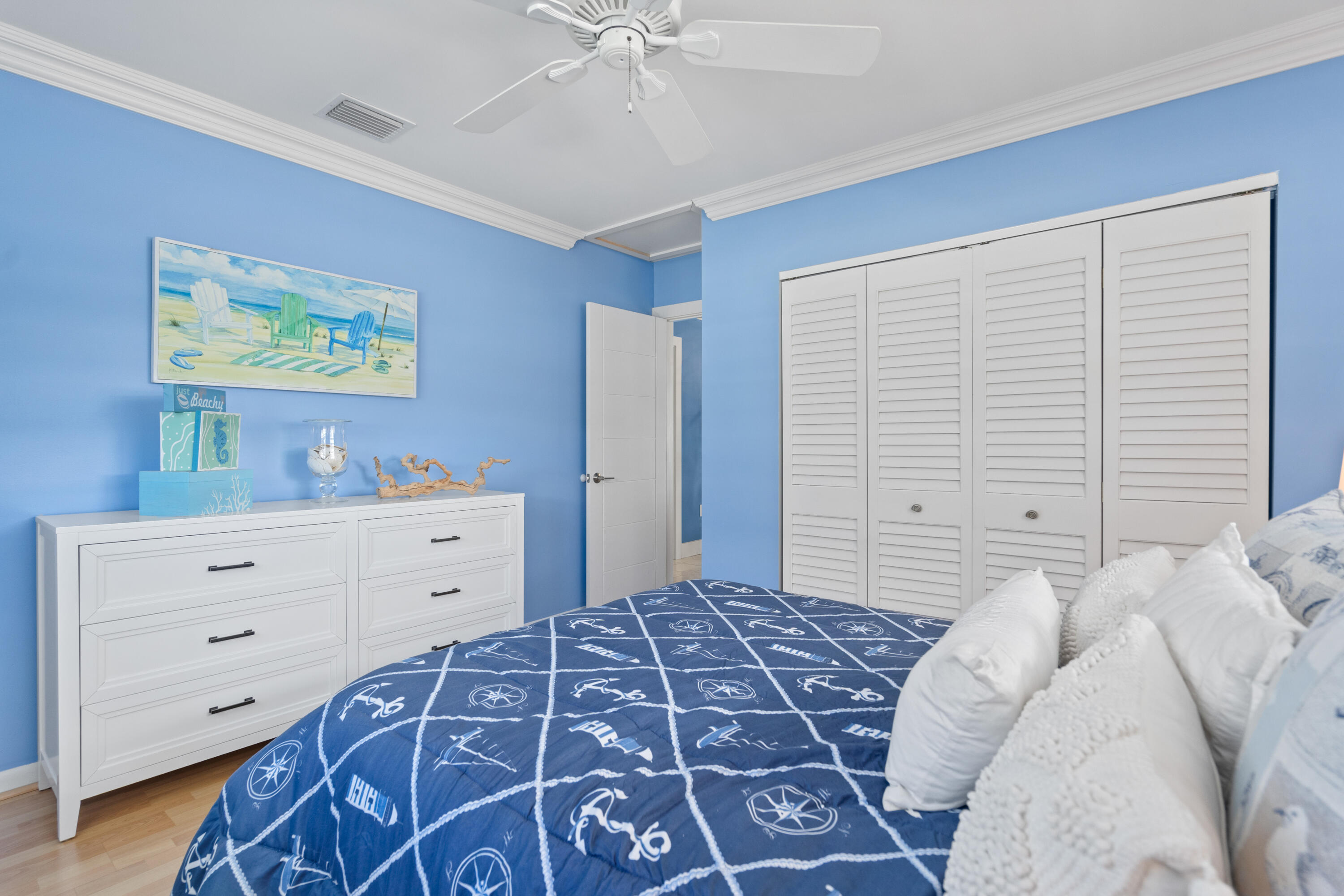 130 Lorelane Place Key Largo, FL 33037 - Photo 26 of 67 a bedroom with a bed and a dresser