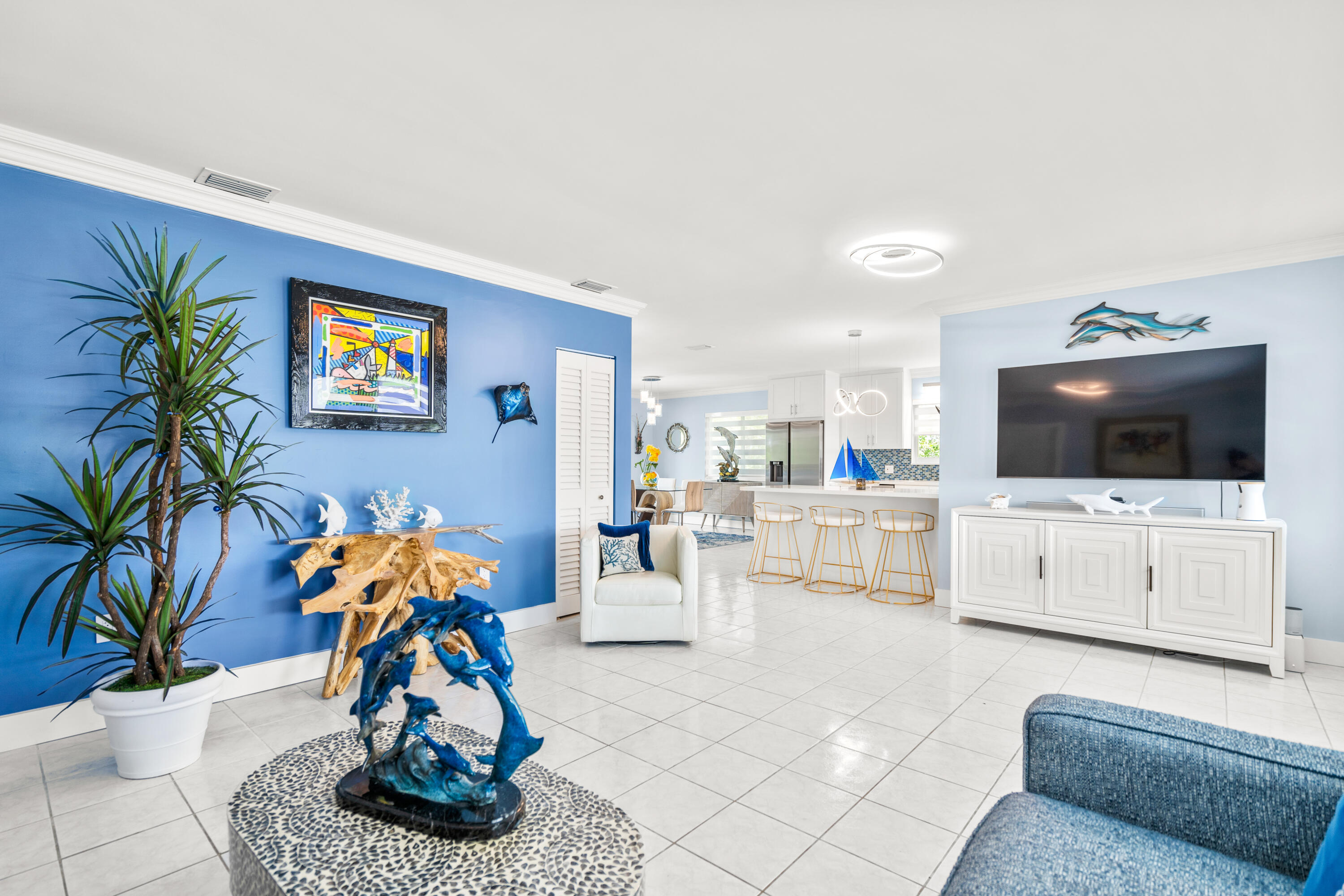 130 Lorelane Place Key Largo, FL 33037 - Photo 6 of 67 a living room with furniture and a flat screen tv