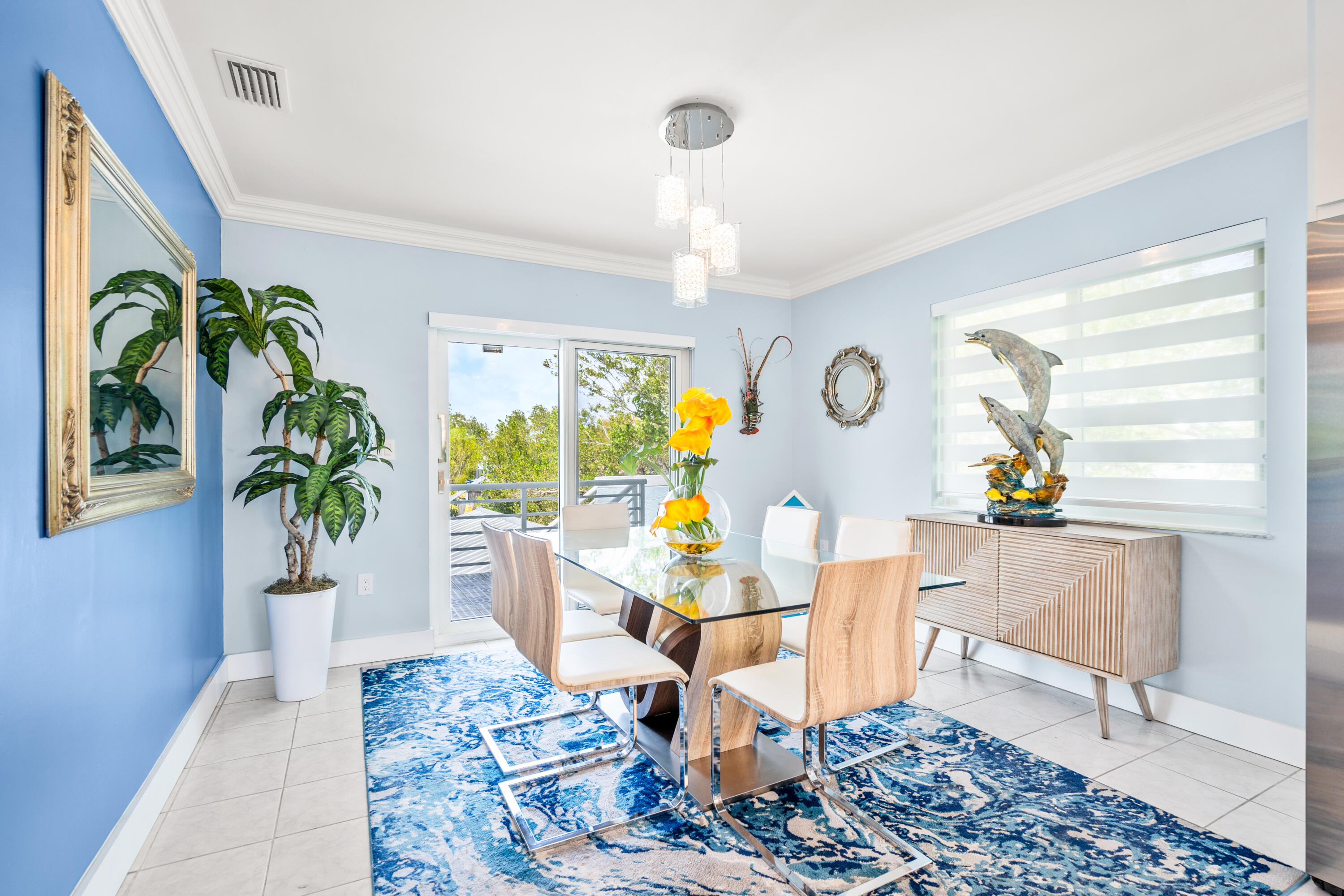 130 Lorelane Place Key Largo, FL 33037 - Photo 10 of 67 a living room with furniture and a potted plant