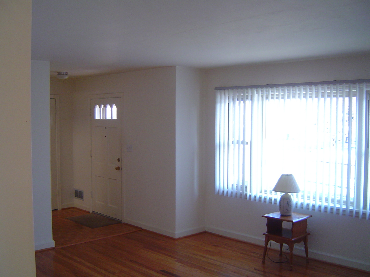322 Liberty Road Northeast Roanoke, VA 24012 - Photo 2 of 15 Living Room
