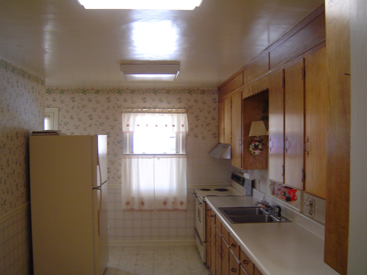 322 Liberty Road Northeast Roanoke, VA 24012 - Photo 3 of 15 Kitchen