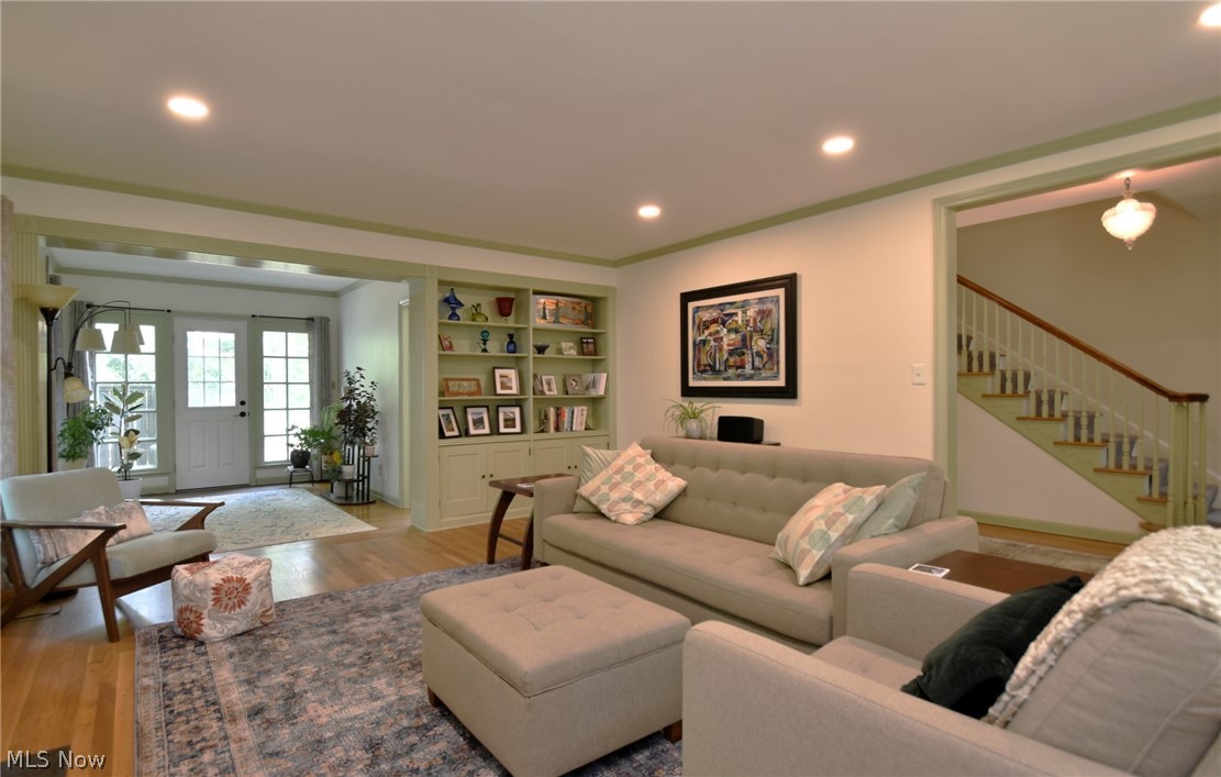1375 Yellowstone Road Cleveland, OH 44121 - Photo 9 of 48 Living Room
