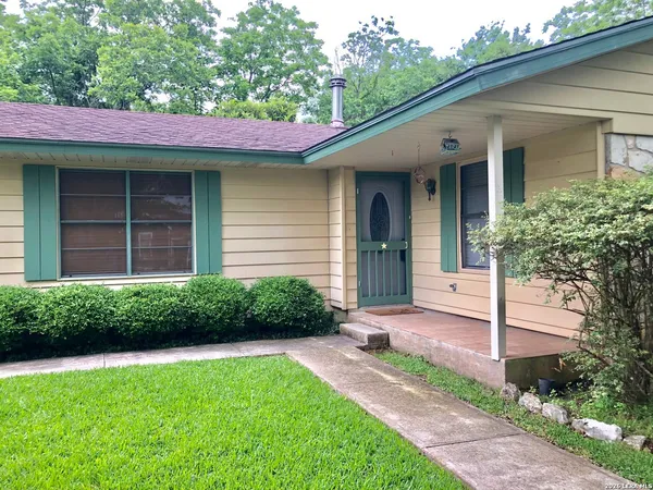 $2,600 | 217 East Kronkosky Street, Boerne, TX 78006