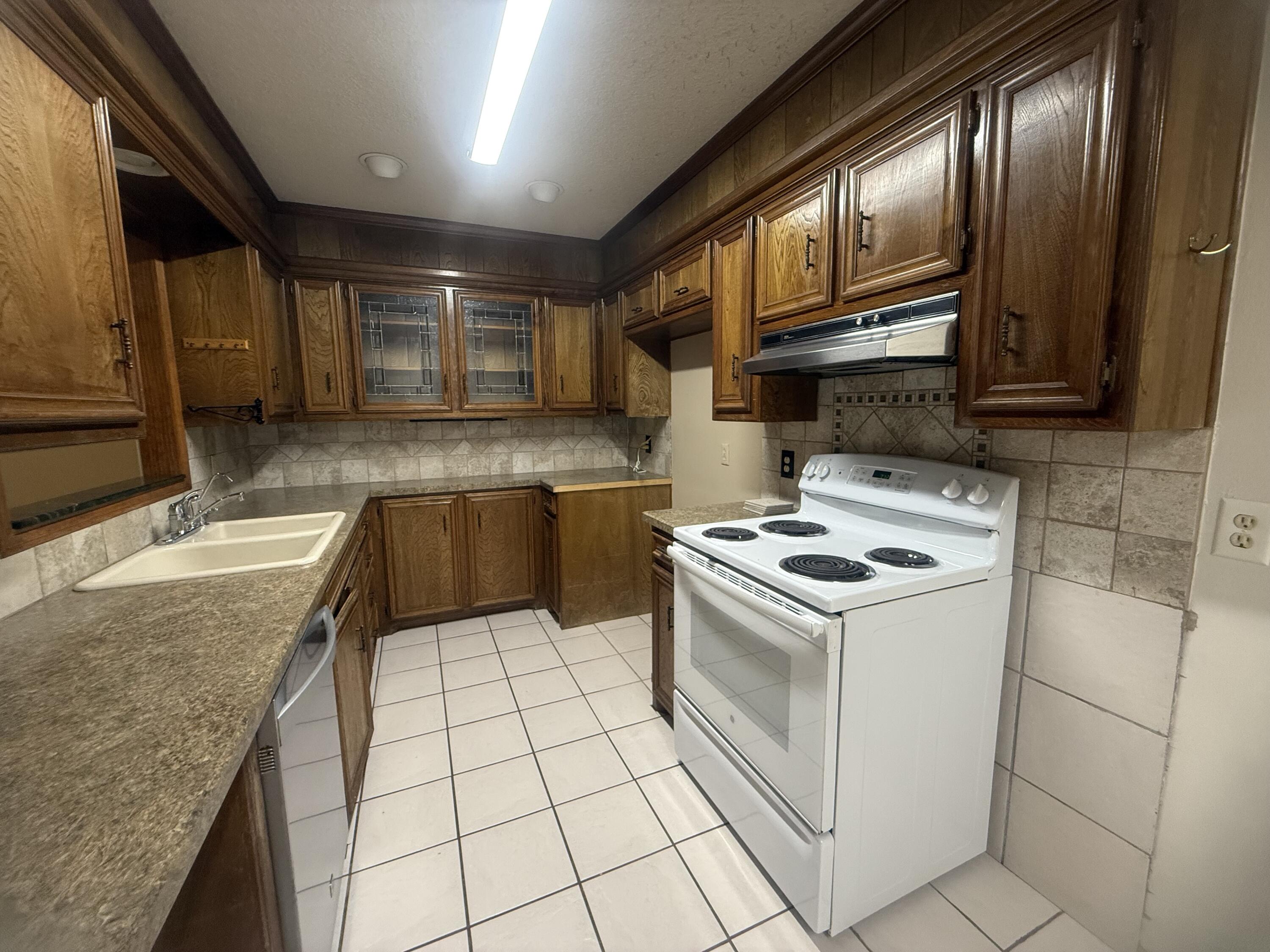 5527 94th Street Lubbock, TX 79424 - Photo 16 of 56 94th kitchen view 2