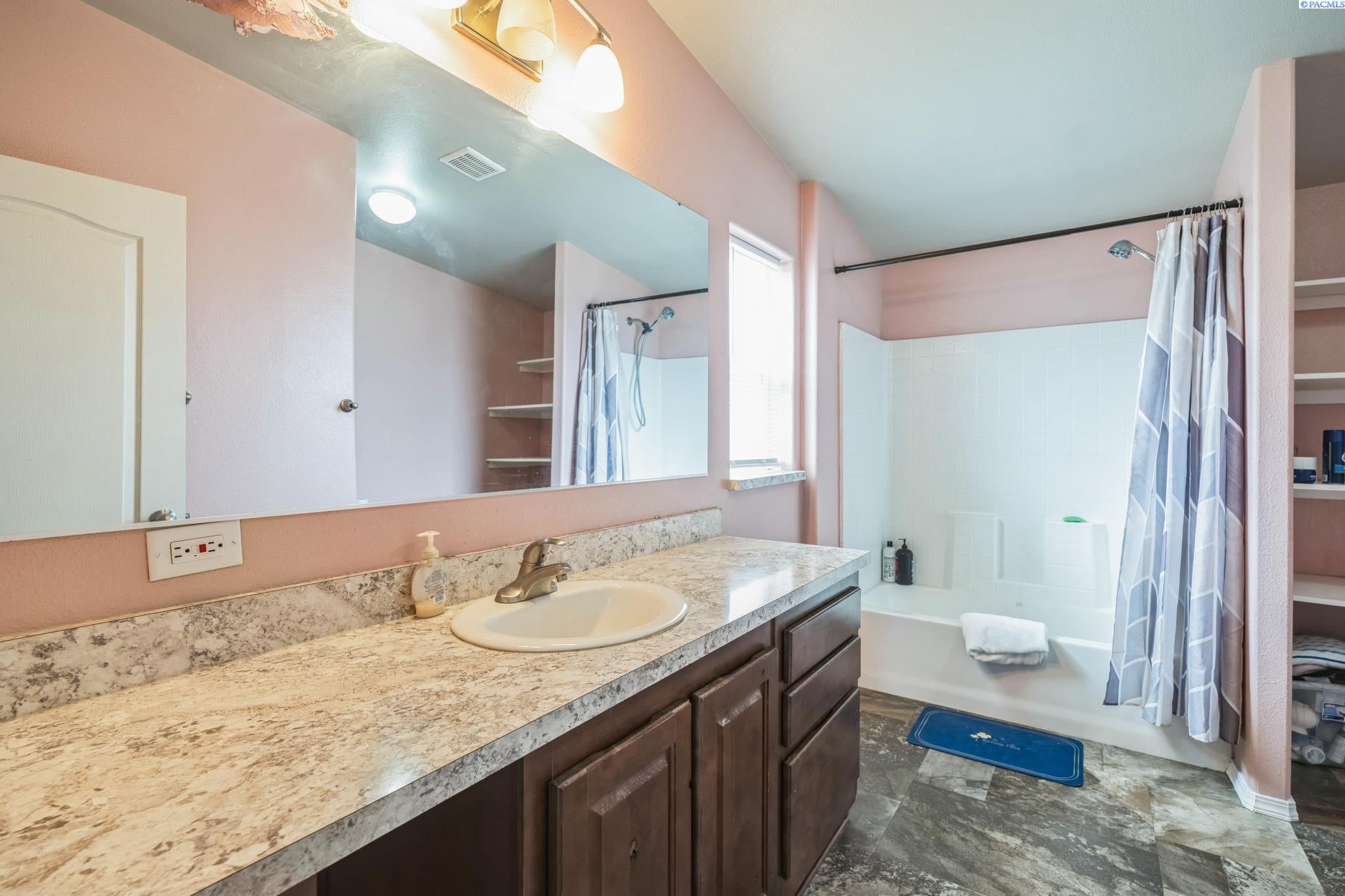 200802 East Game Farm Road Kennewick, WA 99337 - Photo 11 of 42 Gallery Image 11