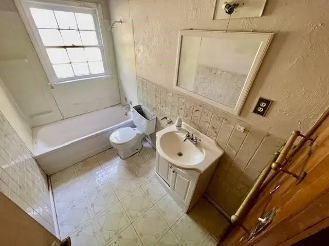 $169,900 | 8320 Willow Way, Raytown, MO 64138