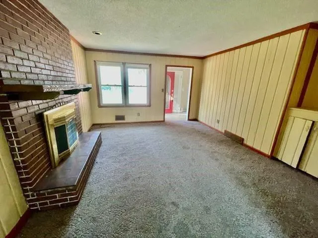 $169,900 | 8320 Willow Way, Raytown, MO 64138