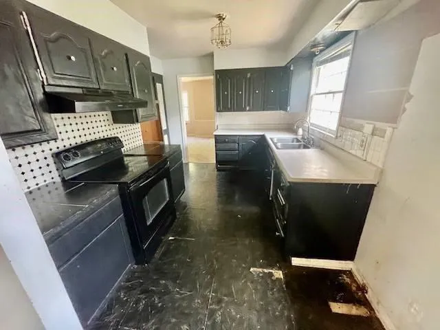 $169,900 | 8320 Willow Way, Raytown, MO 64138