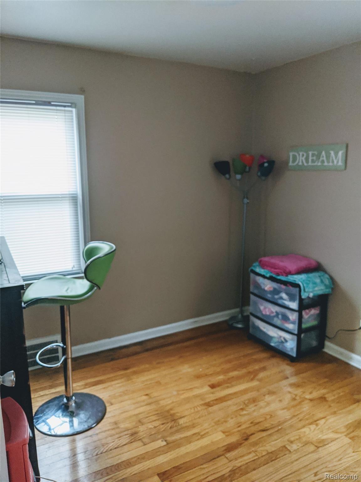 6627 Pelham Road Allen Park, MI 48101 - Photo 15 of 34 Entry level bedroom 2