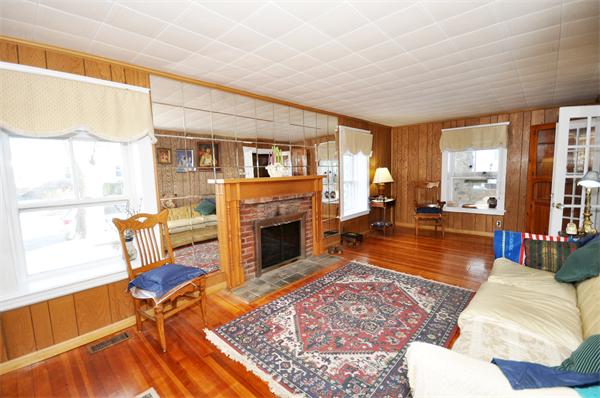 23 Farmcrest Avenue Lexington, MA 02421 - Photo 4 of 15