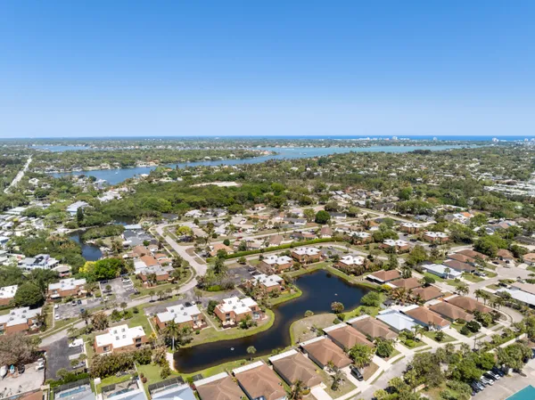 $359,999 | 110 North Delaware Boulevard, Unit 13A, Jupiter, FL 33458