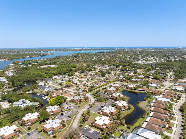 $359,999 | 110 North Delaware Boulevard, Unit 13A, Jupiter, FL 33458