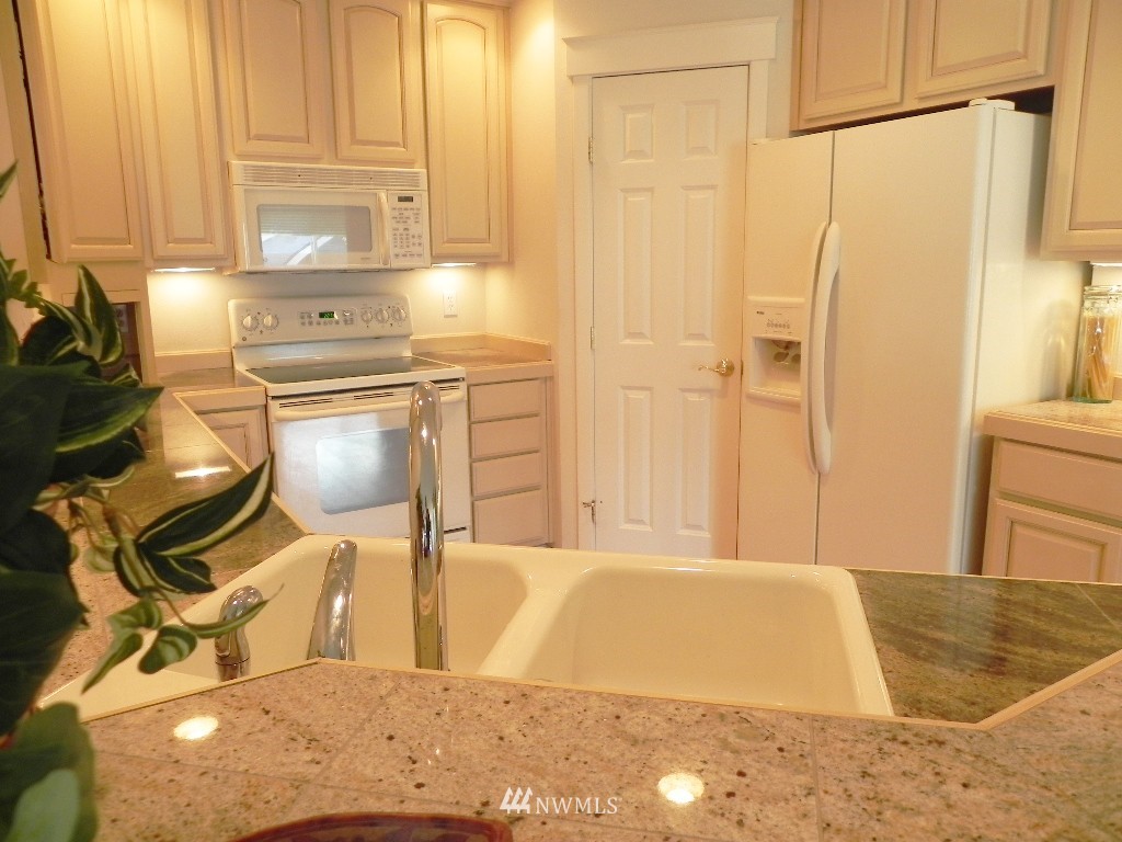 160 East Soderberg Road, Unit M36 Allyn, WA 98524 - Photo 14 of 25