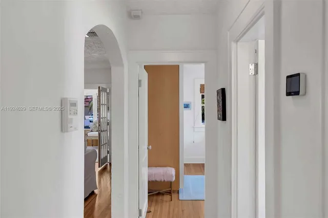 a en suite bathroom with a shower