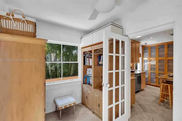 a view of an entryway with workspace