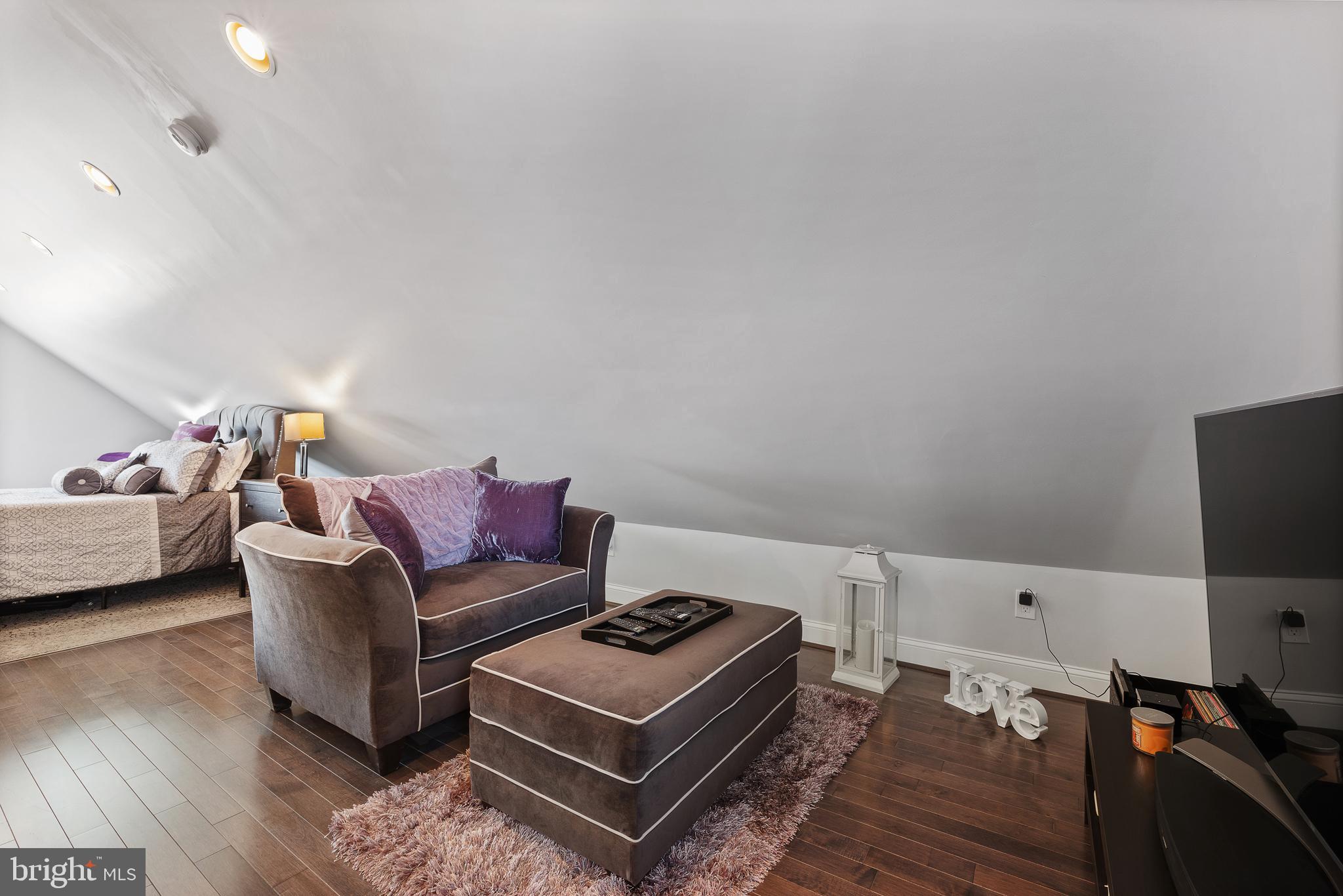 2228 R Street Northeast Washington, DC 20002 - Photo 22 of 41 Sitting Area