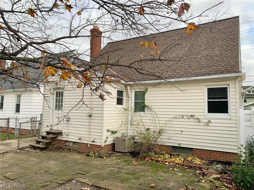 8215 Snow Road Parma, OH 44129 - Photo 18 of 19