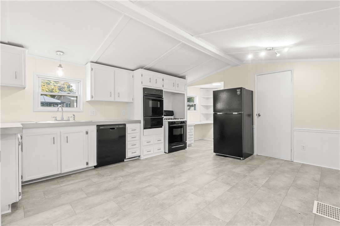 21 Lear Drive Coventry, RI 02816 - Photo 2 of 26