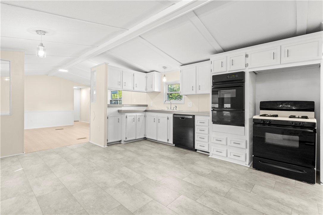 21 Lear Drive Coventry, RI 02816 - Photo 3 of 26