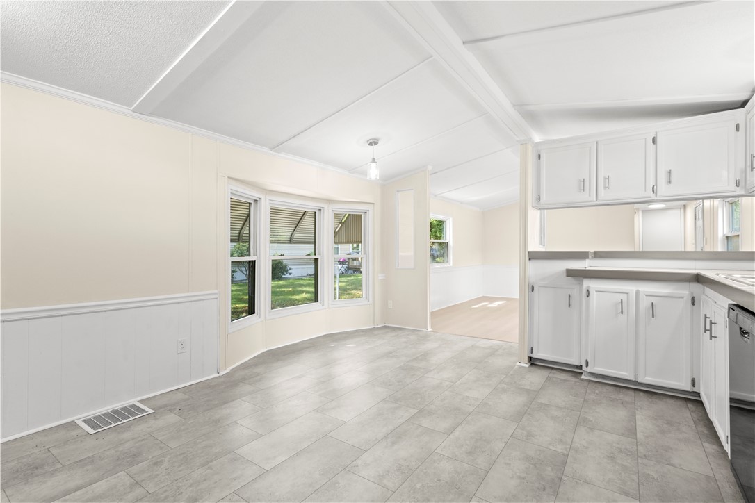 21 Lear Drive Coventry, RI 02816 - Photo 4 of 26