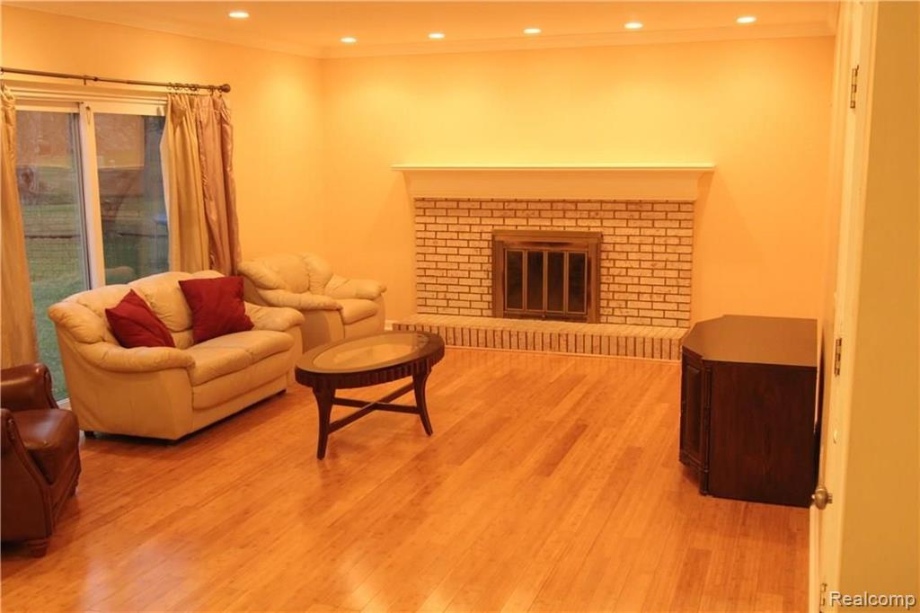 816 Hampton Circle Rochester Hills, MI 48307 - Photo 18 of 35