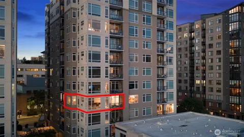 $890,000 | 2801 1st Avenue, Unit 401, Seattle, WA 98121