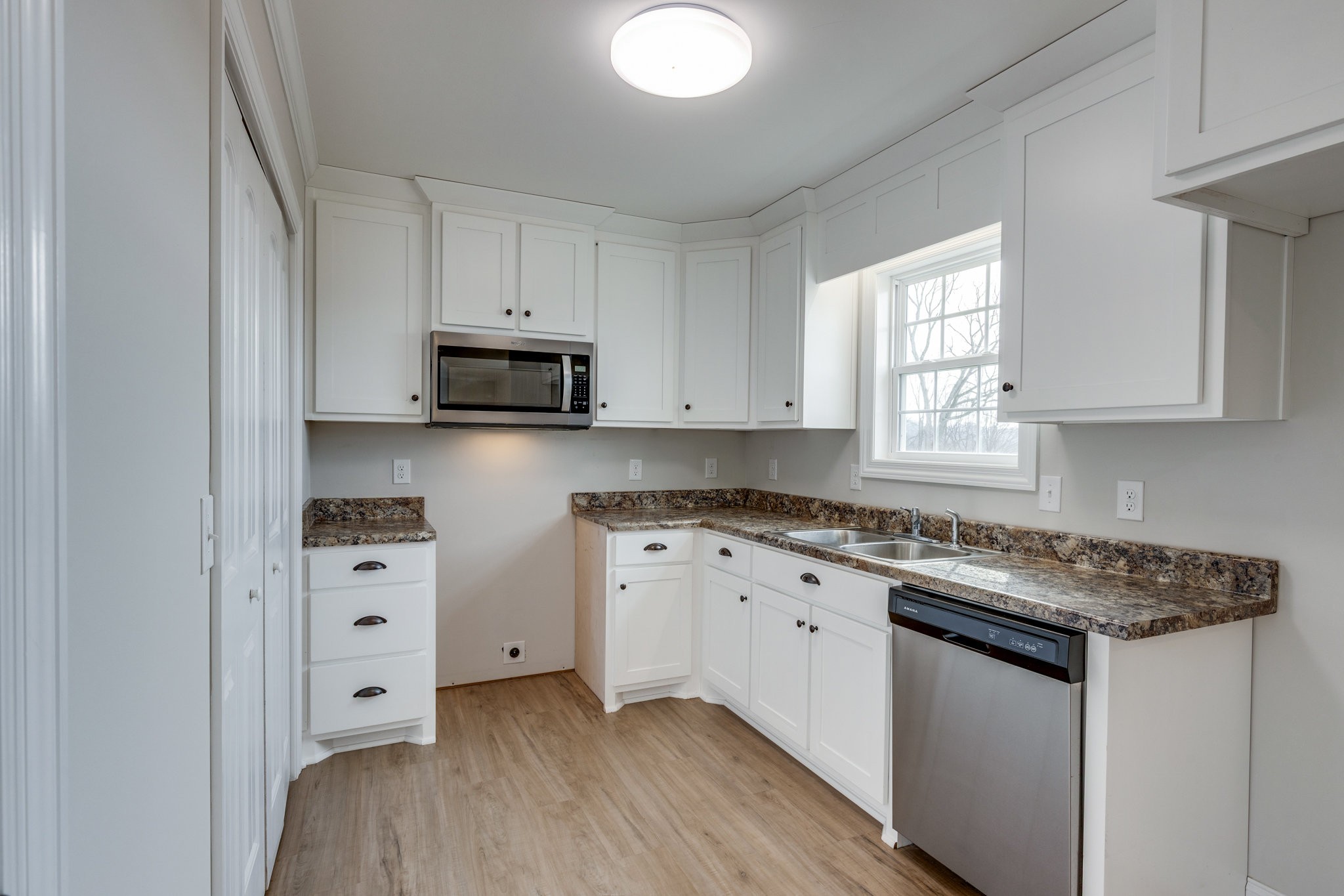 122 Fiddlers Court Pulaski, TN 38478 - Photo 11 of 27 a kitchen with granite countertop a sink a stove and cabinets