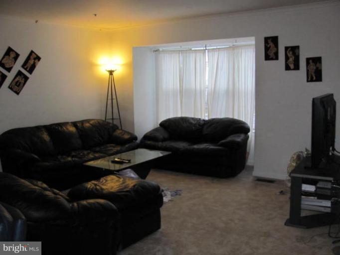 9221 Fairlane Place Laurel, MD 20708 - Photo 5 of 23 Living Room
