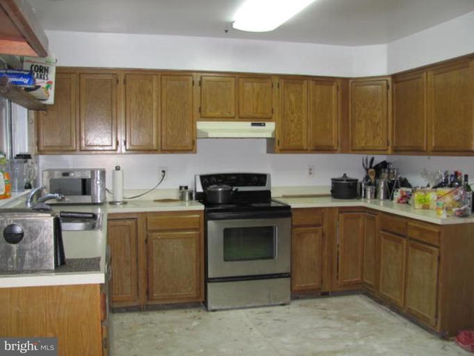 9221 Fairlane Place Laurel, MD 20708 - Photo 6 of 23 Kitchen/Dining Room