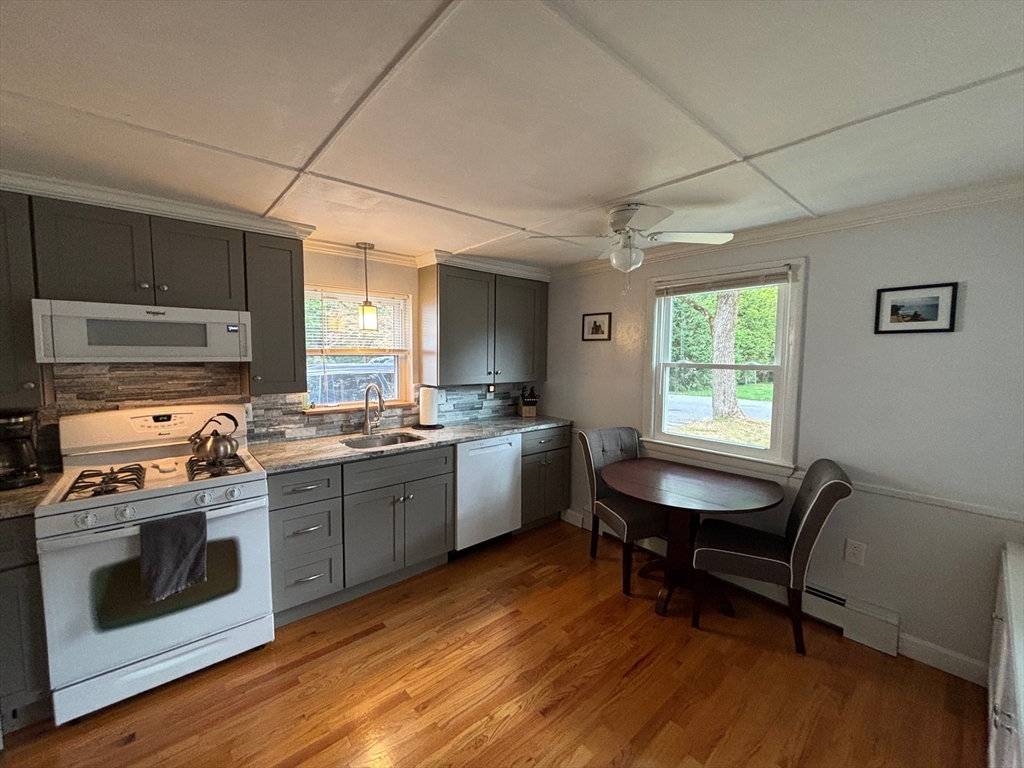 20 Pinevale Avenue Reading, MA 01867 - Photo 3 of 11