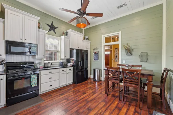 $599,000 | 1200 County Road 211, Giddings, TX 78942