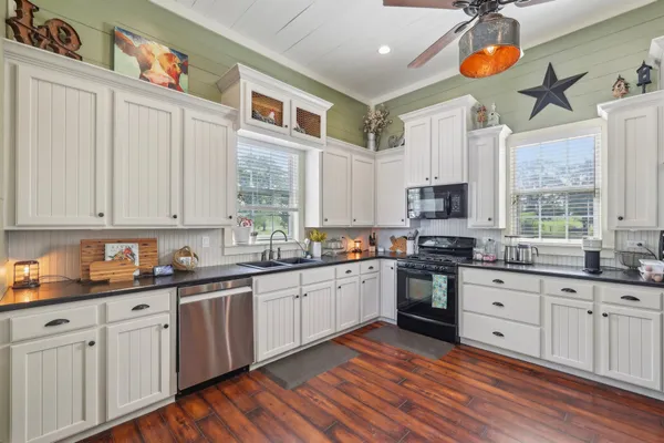 $599,000 | 1200 County Road 211, Giddings, TX 78942