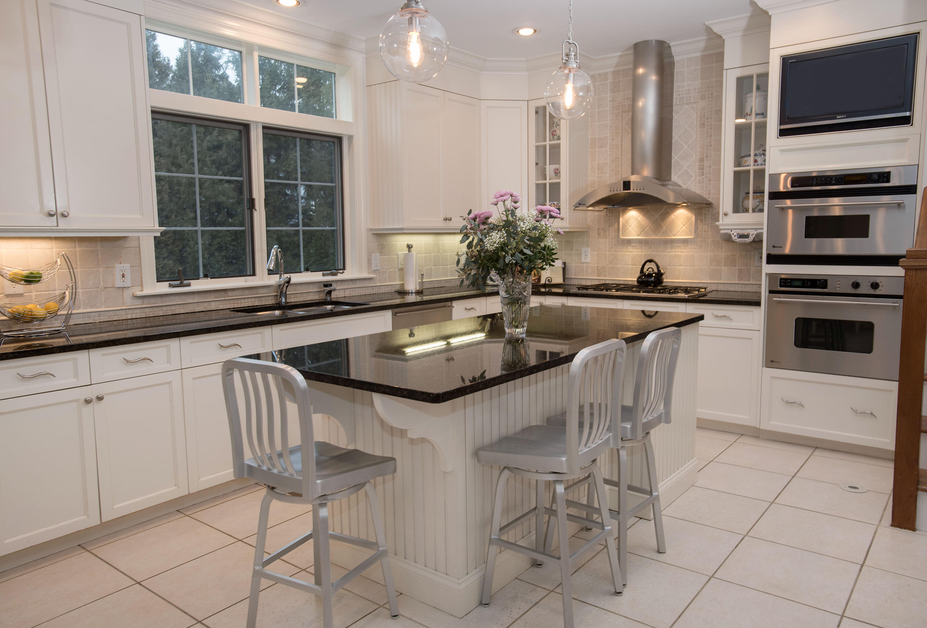 72 Conrad Road New Canaan, CT 06840 - Photo 13 of 35 Kitchen with Island