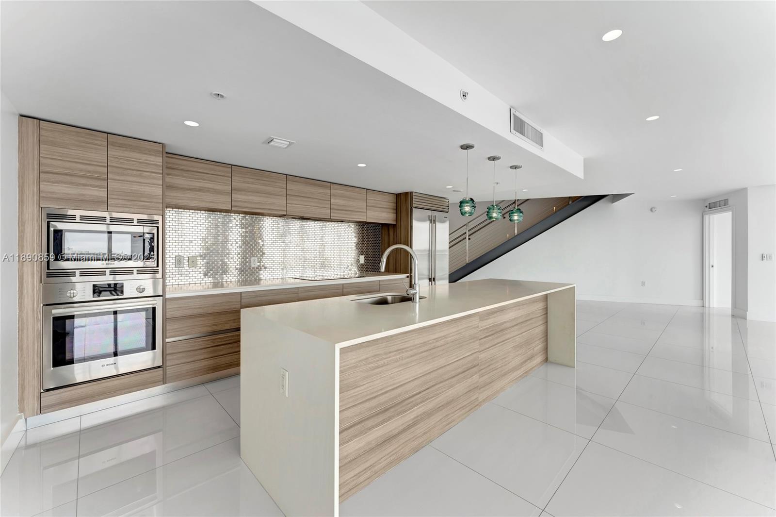 6620 Indian Creek Drive, Unit PH711 Miami Beach, FL 33141 - Photo 11 of 82