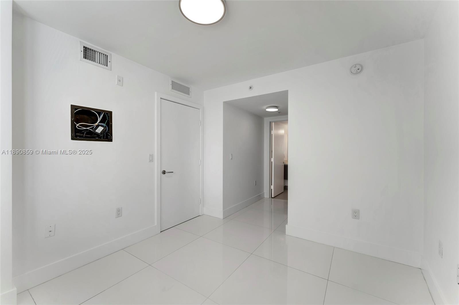 6620 Indian Creek Drive, Unit PH711 Miami Beach, FL 33141 - Photo 29 of 82 a view of an empty room