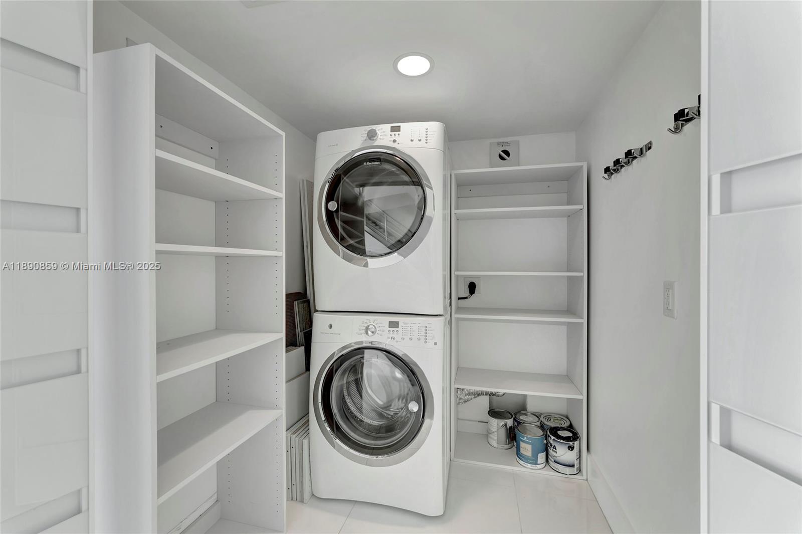 6620 Indian Creek Drive, Unit PH711 Miami Beach, FL 33141 - Photo 37 of 82 a utility room with dryer and washer